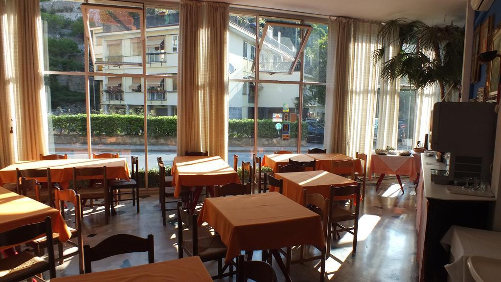 Hotel Colibri Finale Ligure Ngoại thất bức ảnh